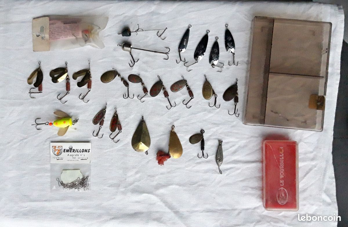 Lot six cuilleres anciennes R D C Galerie arts Africains Masques etc