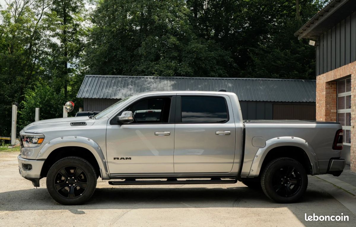Dodge RAM 1500 Big Horn Crew Cab 5.7 V8 HEMI 4x4 – 399 CH – 108.195 km (image 4)