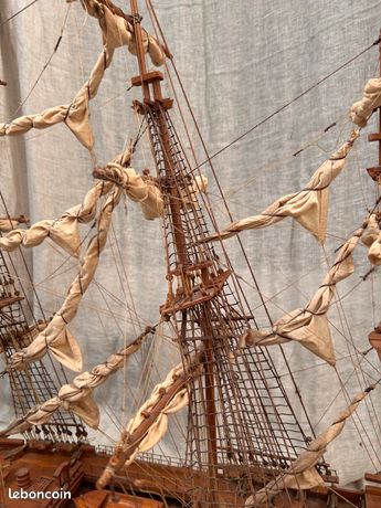 Maquette De Bateau Ancienne - Le Superbe 1794 - Modèle Réduit De Navire
