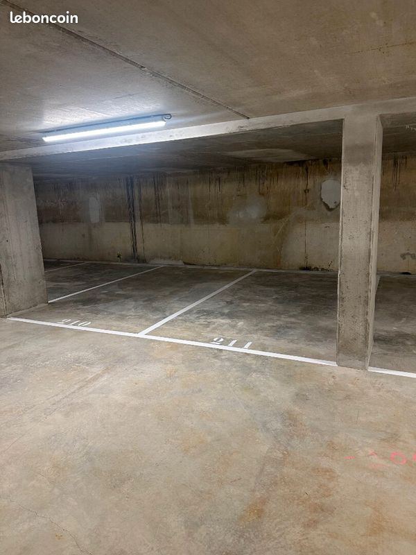 Parking/box CLAMART · 11 900 €