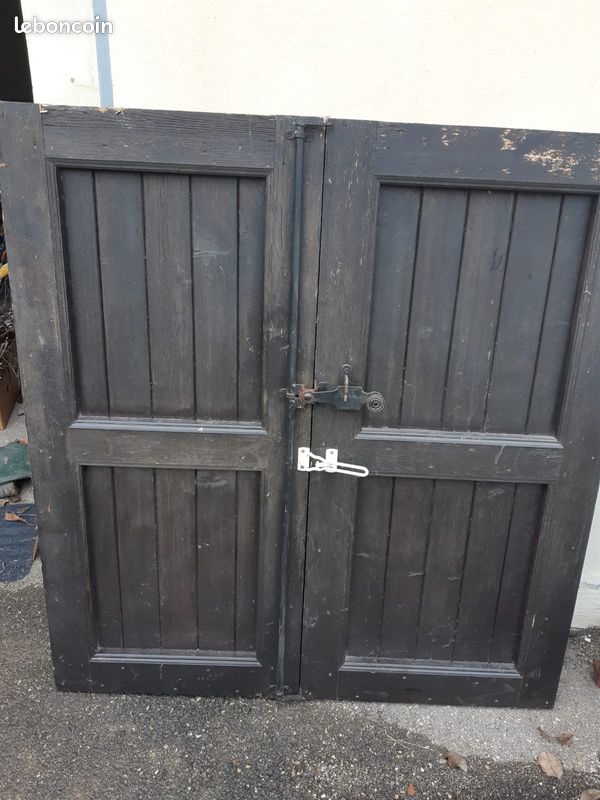 Volets battants dauphinois en bois (image 1)
