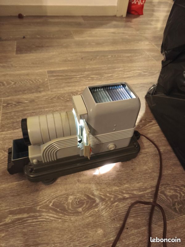 Projecteur A Diapositives MALIK sous Licence BELL