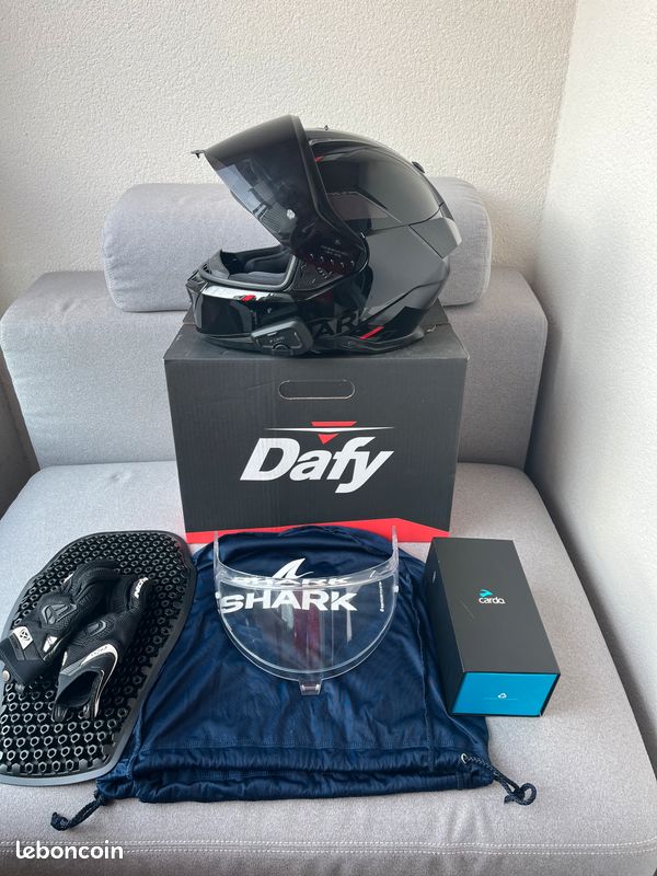 Lot casque shark taille + 2 Intercom + visière teintée et visière d’original+ dorsale+ gants ixon (image 1)