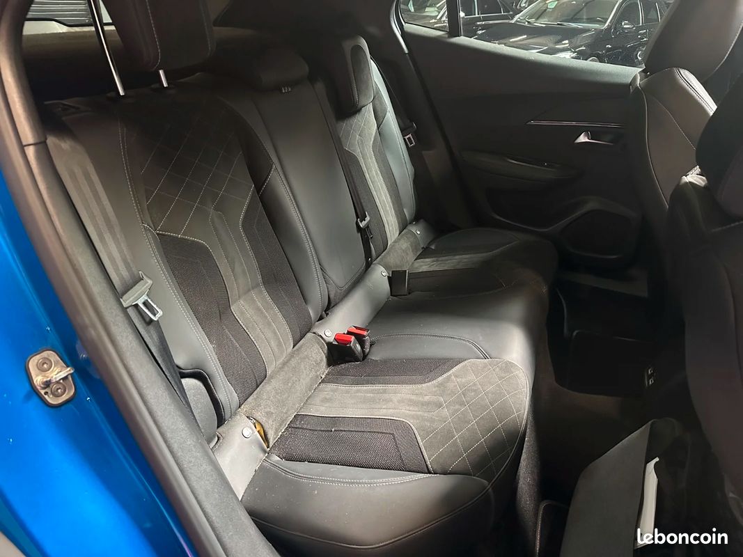PEUGEOT 2008 BlueHDi 130 S&S EAT8 GT Pack* ENTRETIEN COMPLET + TOIT PANORAMIQUE + ATTELAGE (image 16)