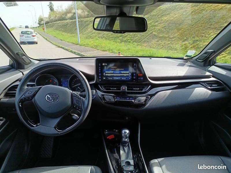 Toyota C-HR 122h Distinctive 2WD E-CVT (image 12)