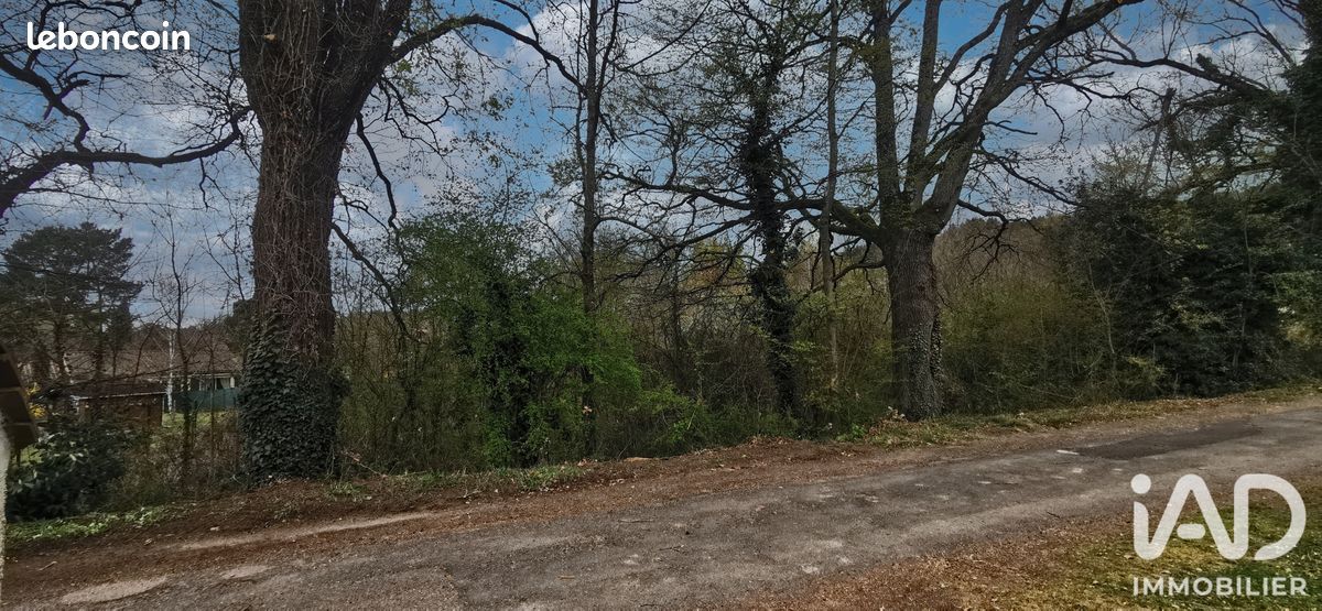 Terrain 4440 m² · à Mariol · 4 440 m² · 65 000 €