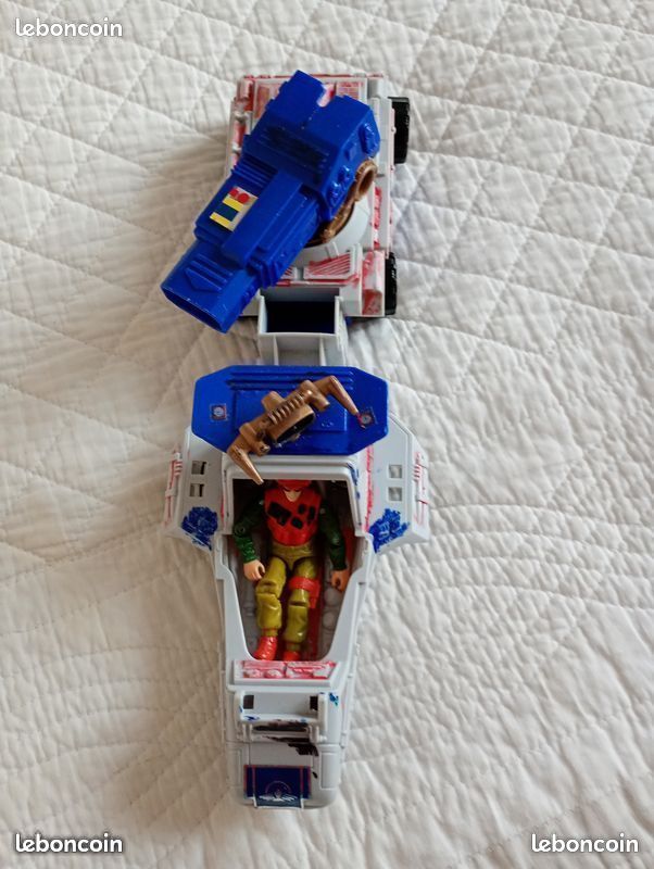 Voiture robot 1980 (image 1)