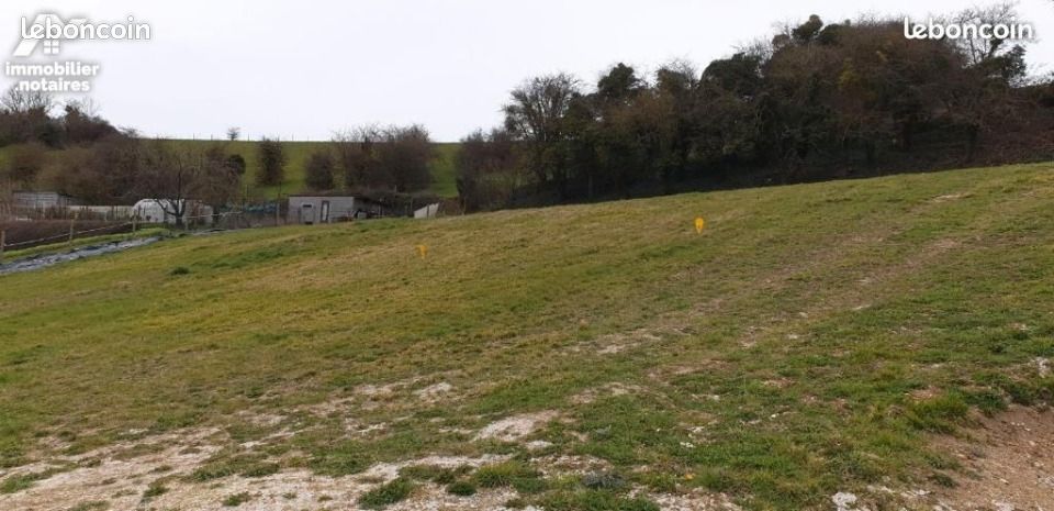 Terrain 827 m² · à Foucarmont · 24 810 €