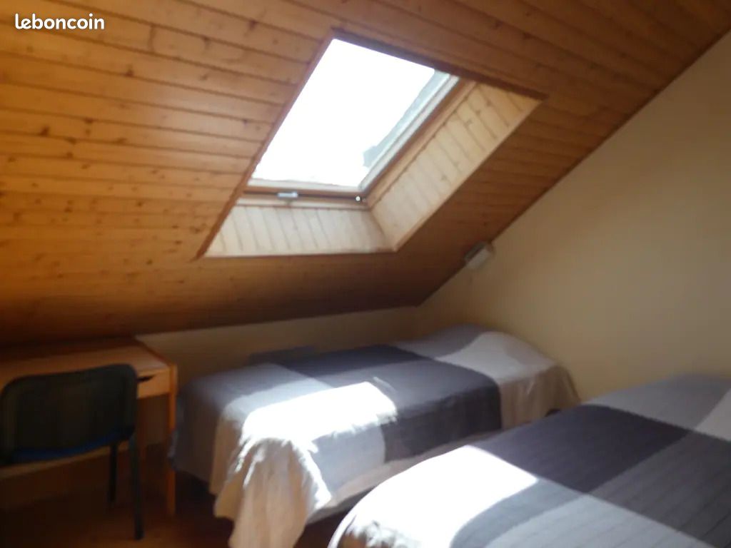 Maison chaleureuse avec parking gratuit sur place (image 9)