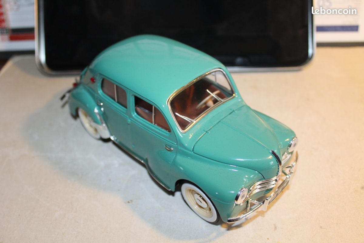 SOLIDO Renault 4L F4 la poste 1988 1/18 S1802203