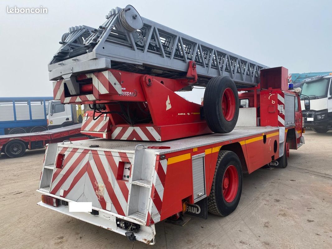 Camion pompier RENAULT G230 (image 4)