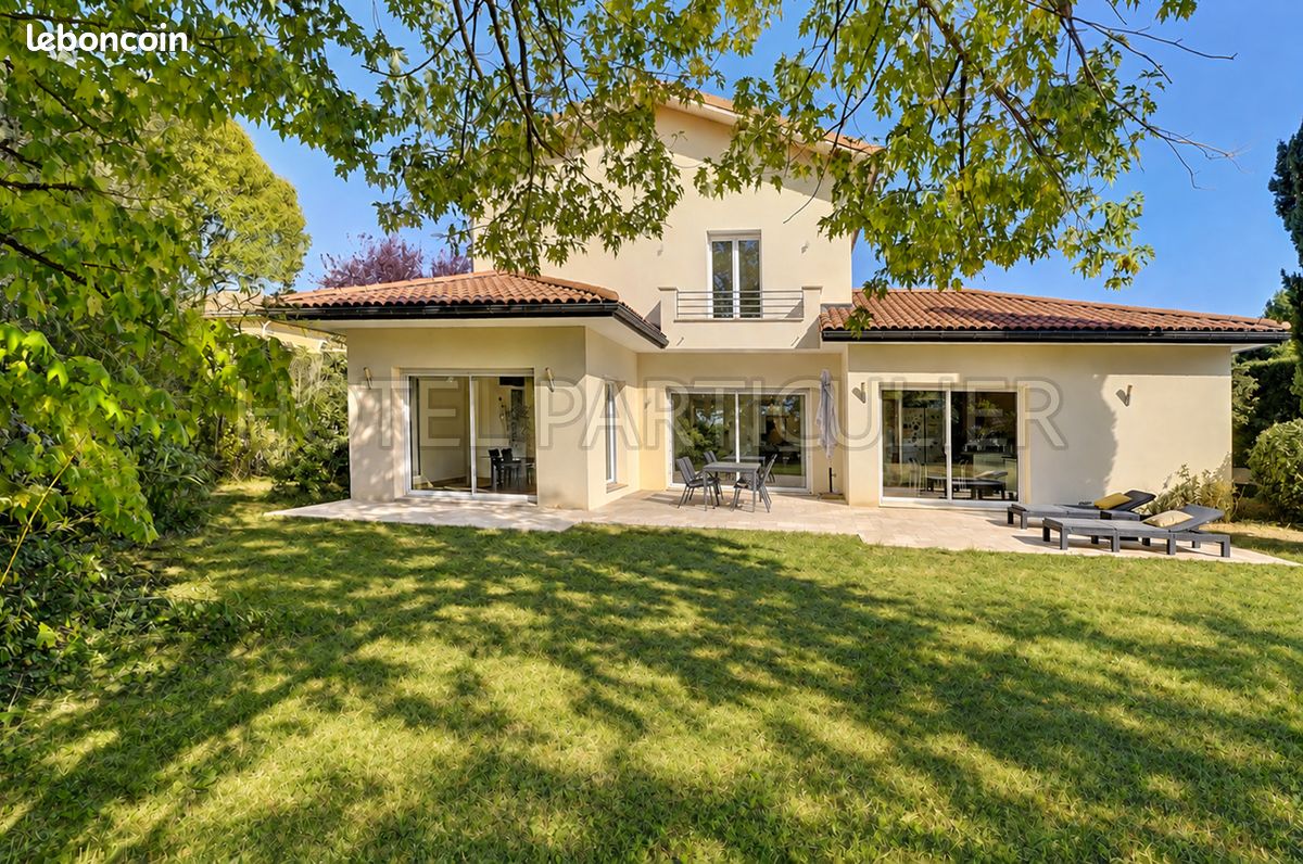 Maison 7 pièces 248 m² · à Sathonay-Village · 248 m² · 848 000 €