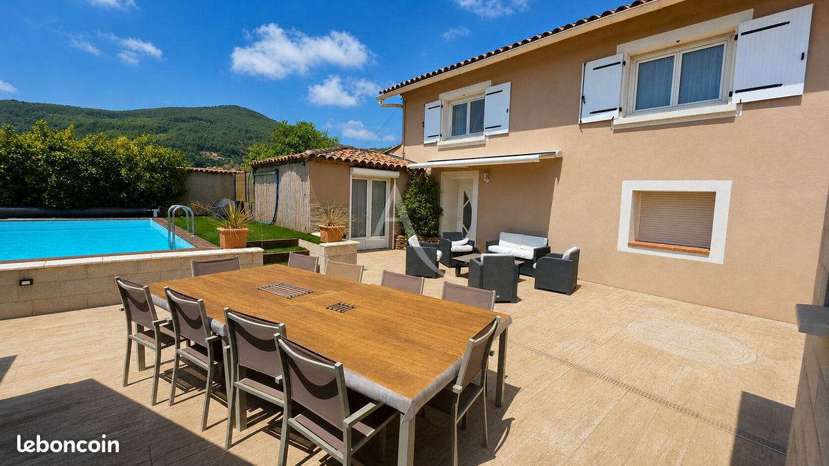 Maison 6 pièces 158 m² · à Cuers · 158 m² · 399 000 €