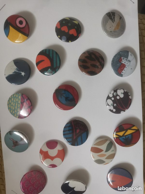 Badges (image 5)