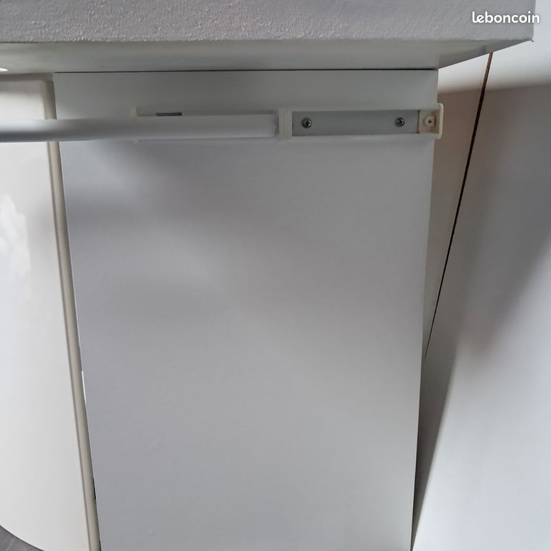 Meuble à suspendre avec vasque et porte-serviettes (image 12)