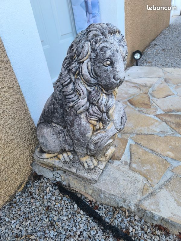 Statue lion (image 1)