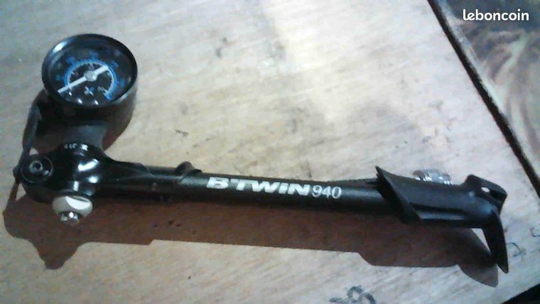 Pompe suspension neuve (btwin 940) Équipements vélos