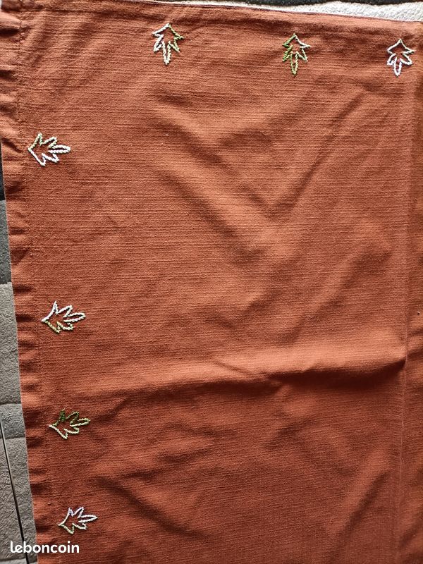 Nappe brodée main (image 4)