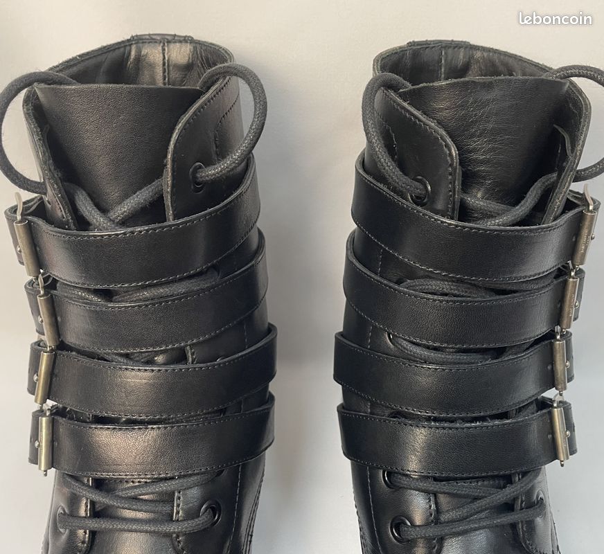 Boots bottines femme Saint Laurent Cuir noir et boucles gris