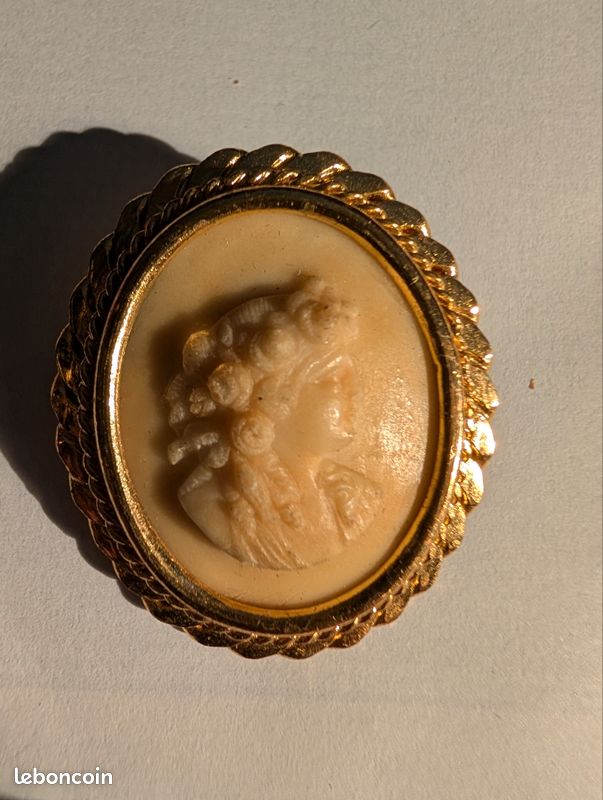 Broche Vintage Style Or De Tolède - Camée En Porcelaine Avec Scène Galante - Occasion