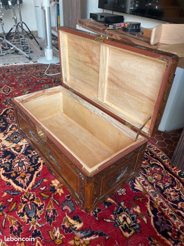 Coffre asiatique en bois sculpté main (image 6)