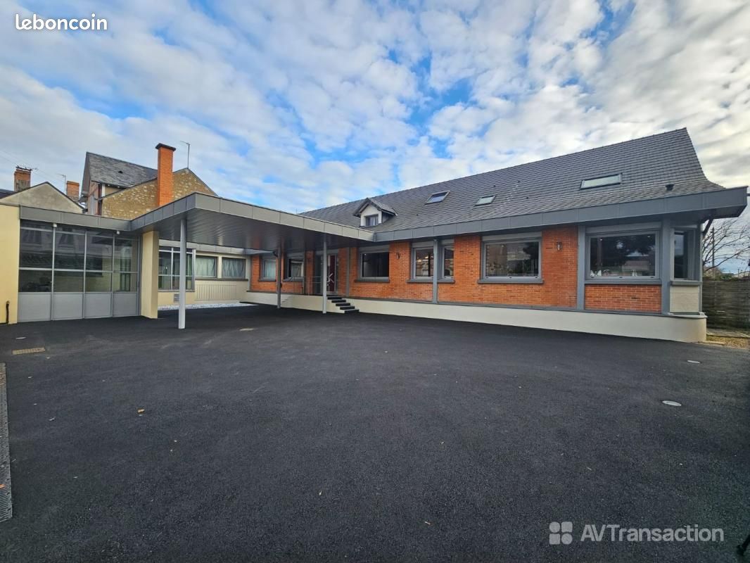 Maison 8 pièces 807 m² · à Châtellerault · 807 m² · 798 000 €