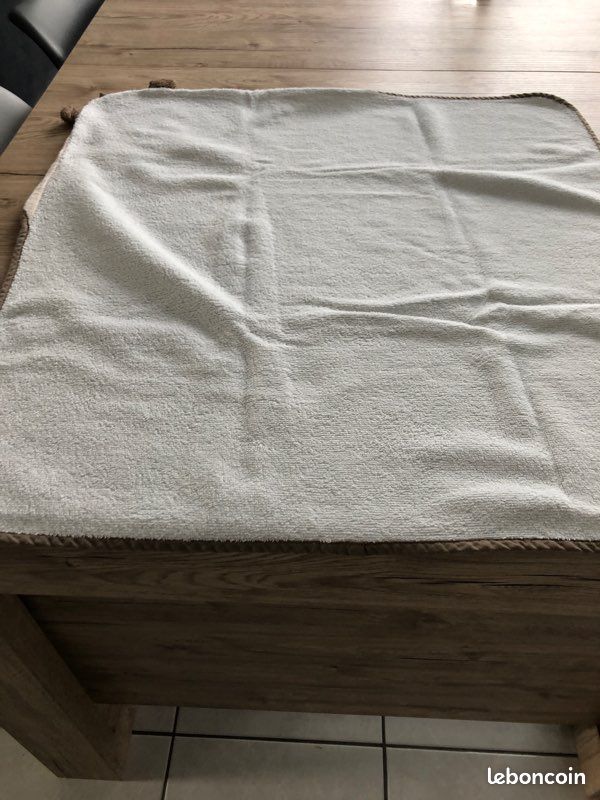Sortie de bain 65 x 65 éponge blanc et taupe (image 2)