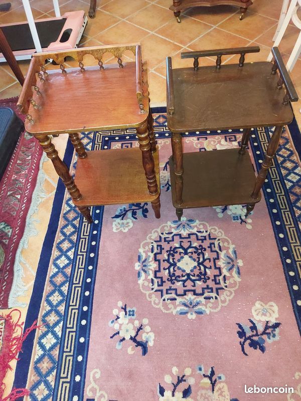 Deux tables de chevet (image 1)
