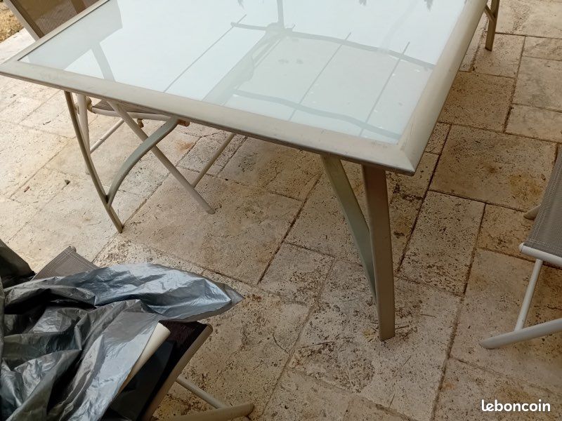 Table exterieure (image 2)