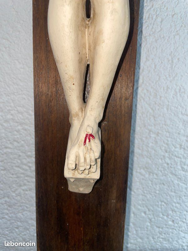 Grand crucifix ancien bois Christ plâtre granuleux retouché main env. 1 m (image 6)