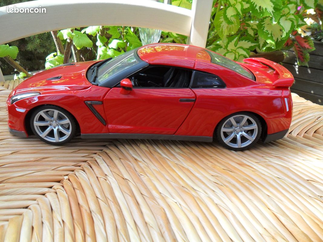 Voiture Miniature 1/18 Nissan GT-R 2008 (image 12)