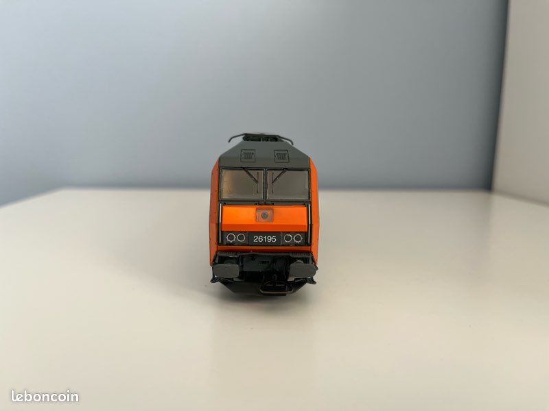 JOUEF 2083 HO - Locomotive type BB 26000 Multiservice de la SNCF (26048) - Jouef Hornby - Modélisme ferroviaire - Vente en ligne de trains électriques - échelle HO, OO, N, HOe, miniatures
