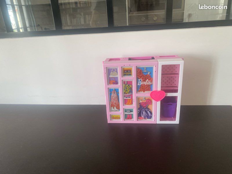 Lot de jouets Barbie – Avion, voiture, dressing, cheval, bateau + accessoires – Vendus en lot ou séparément (image 4)