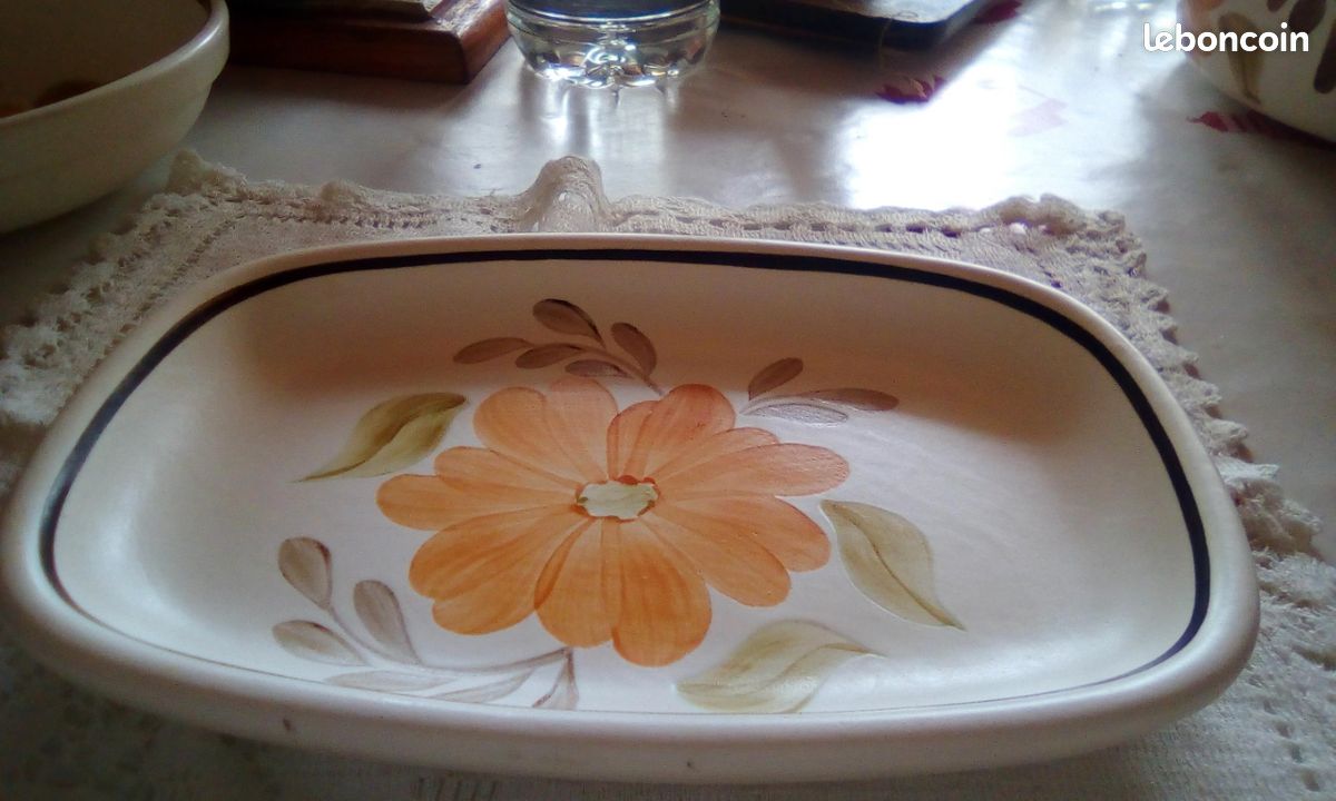 Beurrier Ancien En Faïence - Décor Fleuri - Signature à Identifier