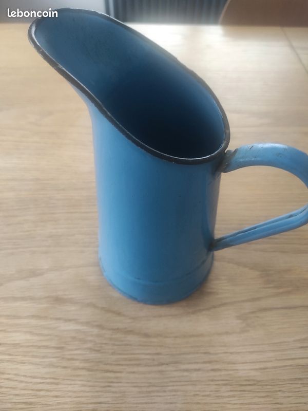 Broc pichet en émail bleu (image 1)