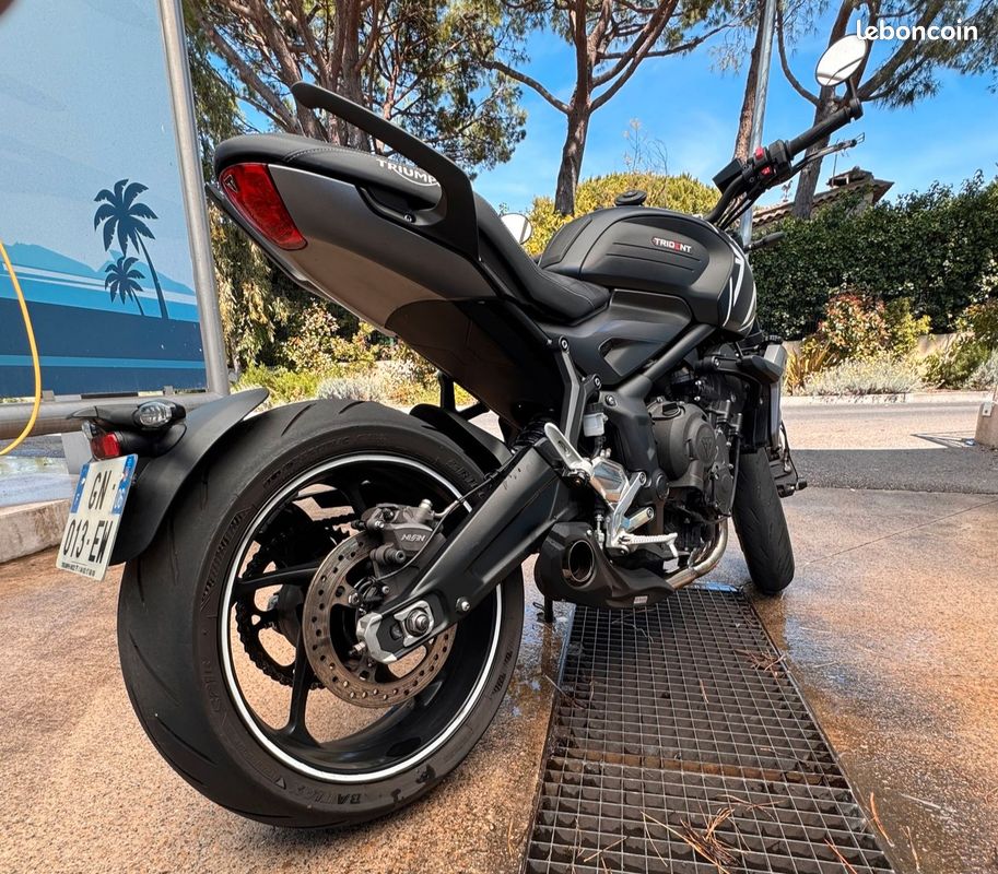 Triumph Trident 660 Matt Black (image 2)