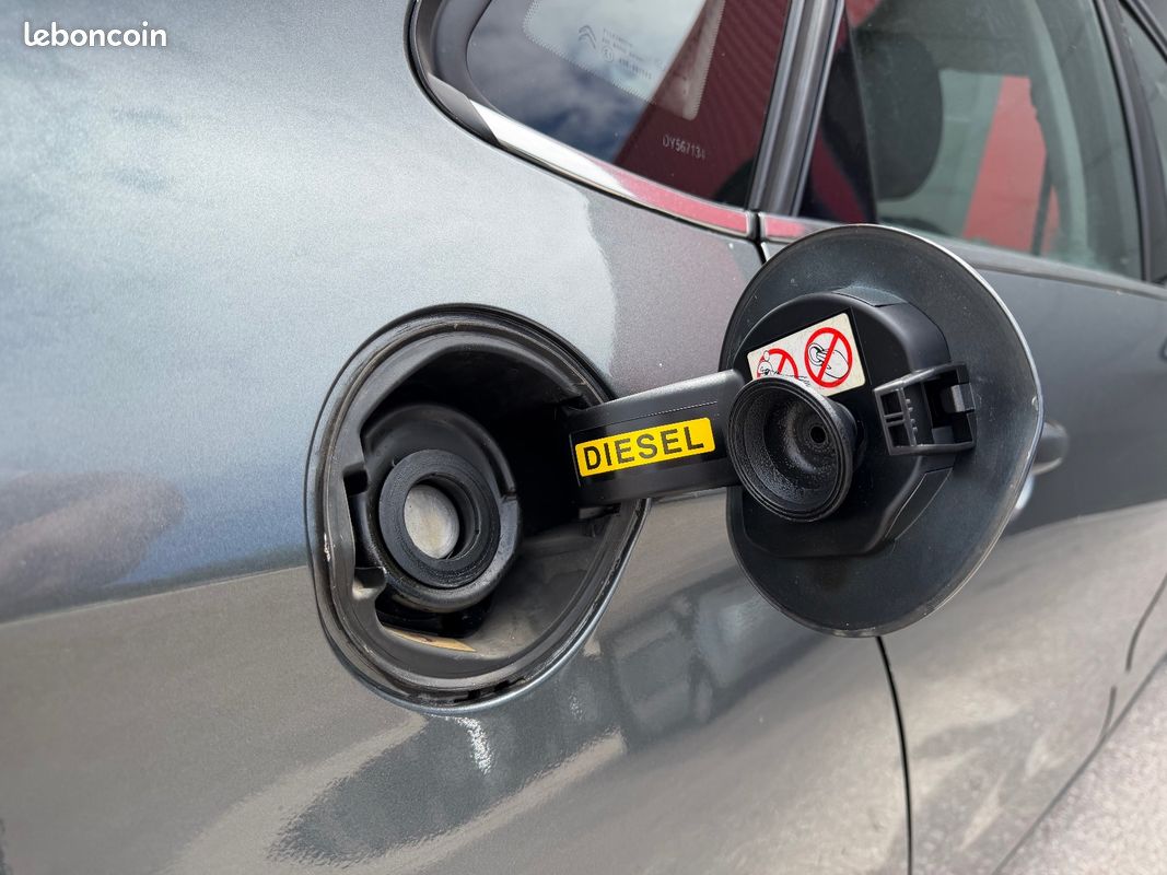 CITROEN C4 C4 HDi 90 Confort (image 37)