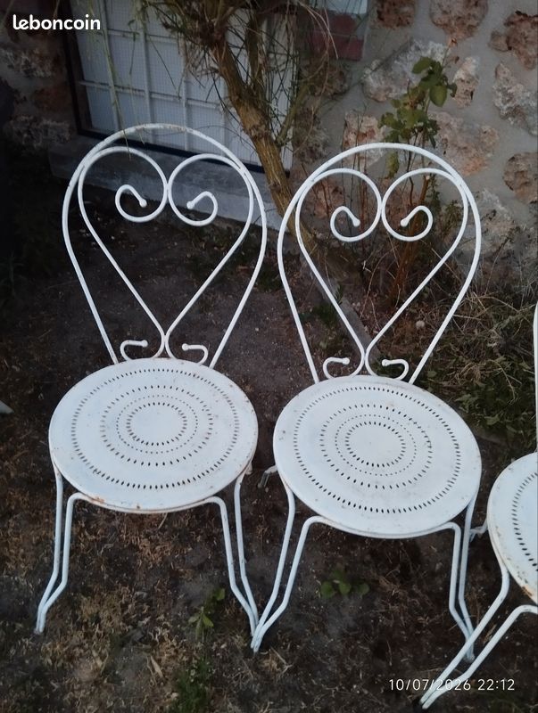 Ensemble de 4 chaises de jardin anciennes en fer forgé – Style Romantique (image 2)