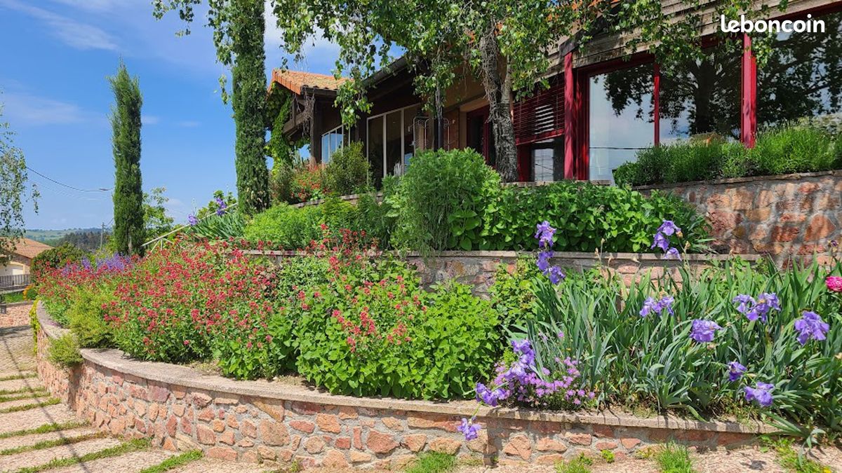 Maison 9 pièces 228 m² · à Saint-Victor-sur-Rhins · 228 m² · 410 000 €