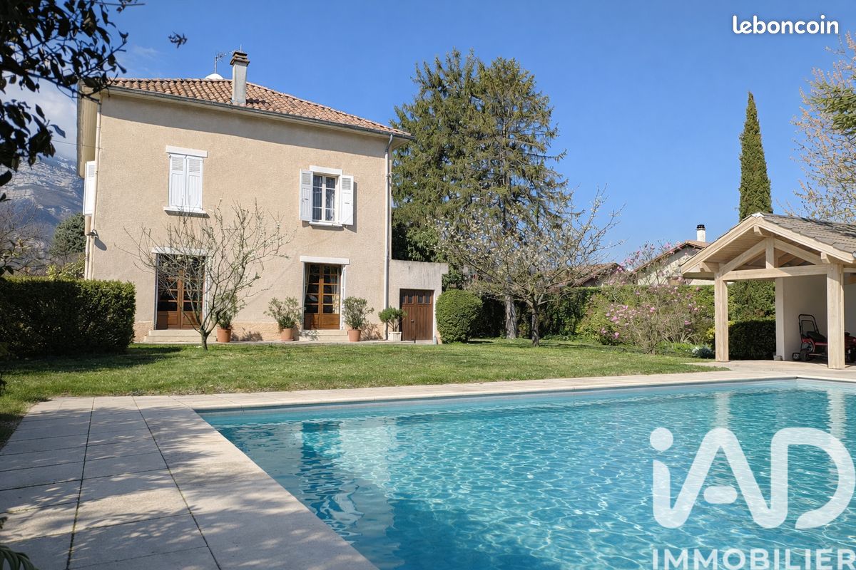 Maison 8 pièces 196 m² · à Vif · 196 m² · 650 000 €