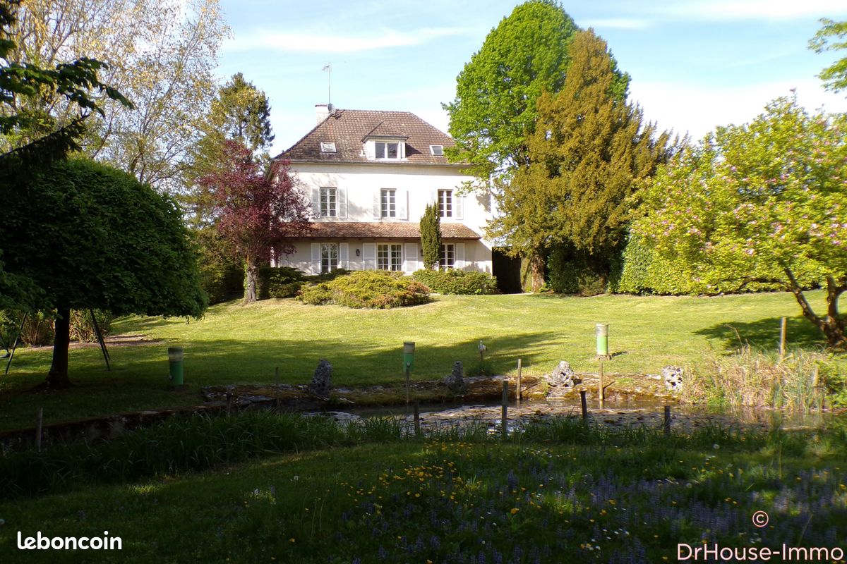 Maison 8 pièces 212 m² · à Ladoix-Serrigny · 212 m² · 450 000 €