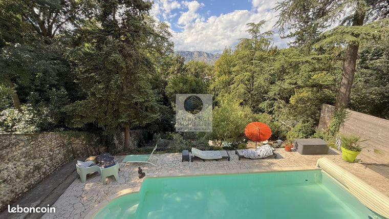 Maison 8 pièces 181 m²