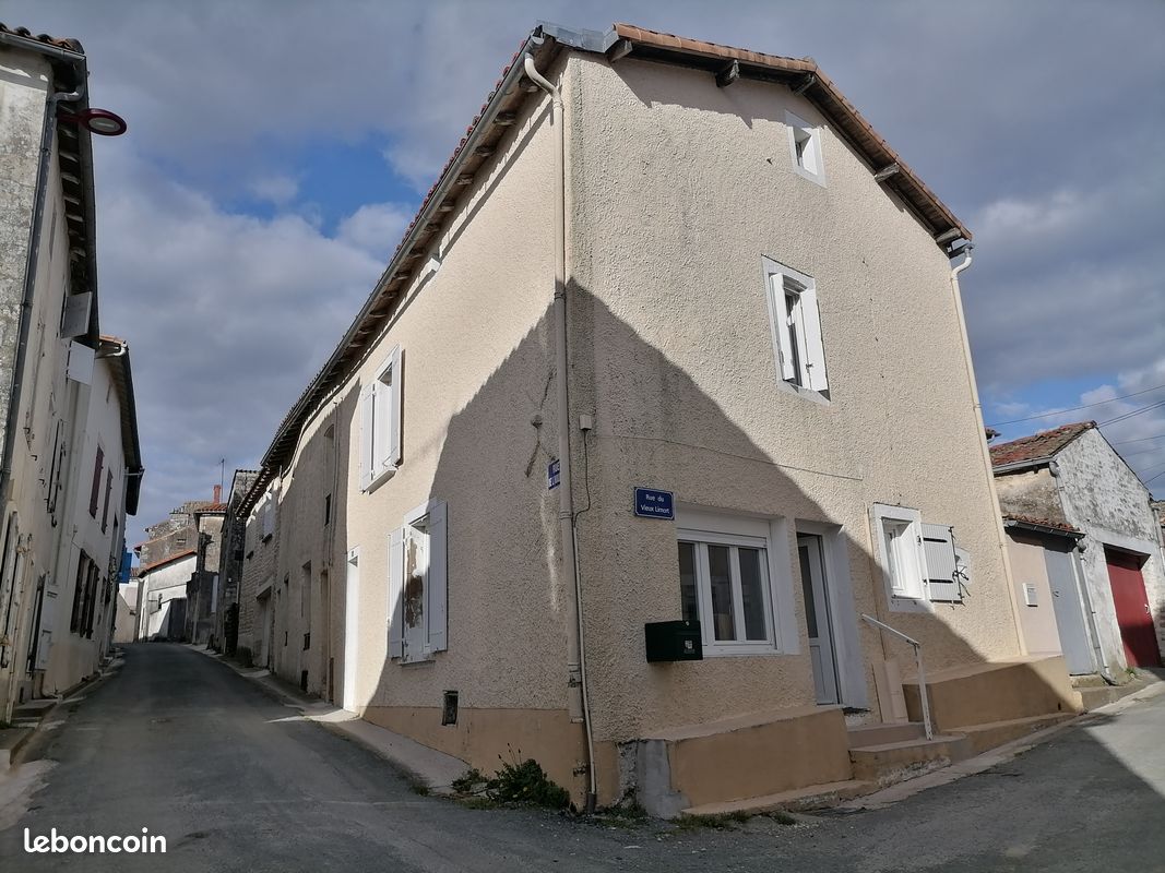 Maison 3 pièces 71 m² · à Chef-Boutonne · 71 m² · 60 000 €