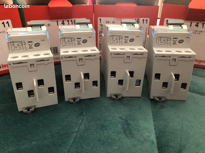 Legrand : lot de 4 interrupteurs différentiels type AC 2P 40A ( ref : 411611) (image 3)