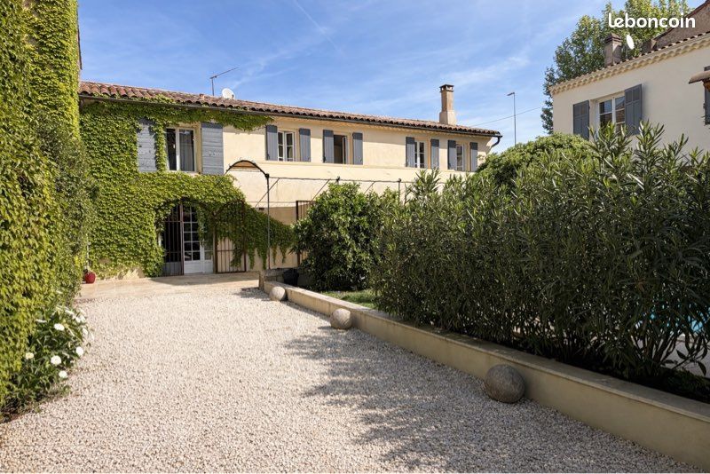Maison 8 pièces 300 m² · à Salon-de-Provence · 300 m² · 899 000 €