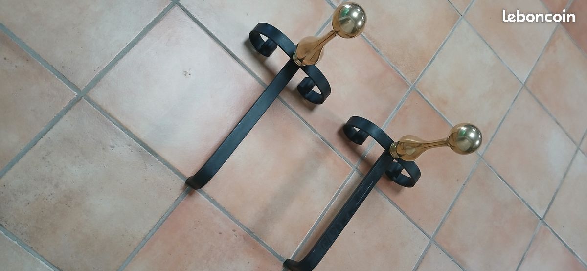 Lot de 2 chenets en laiton et fonte (image 1)