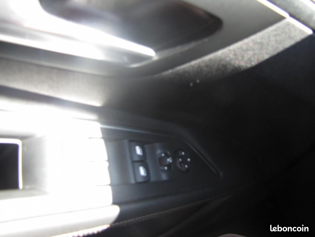 Peugeot 3008 II 1.5 BLUEHDI 130 S&S GT LINE (image 18)
