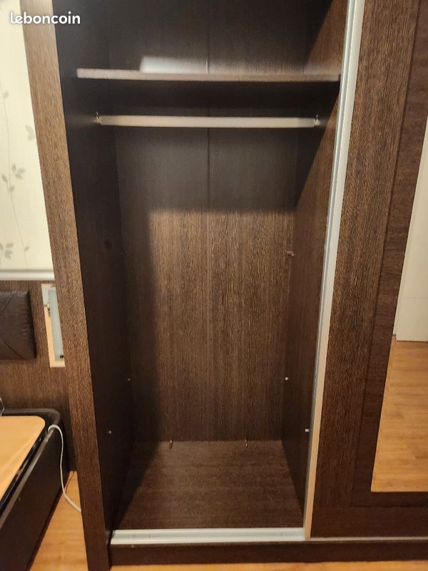 Urgent Chambre à coucher très bon état (image 3)