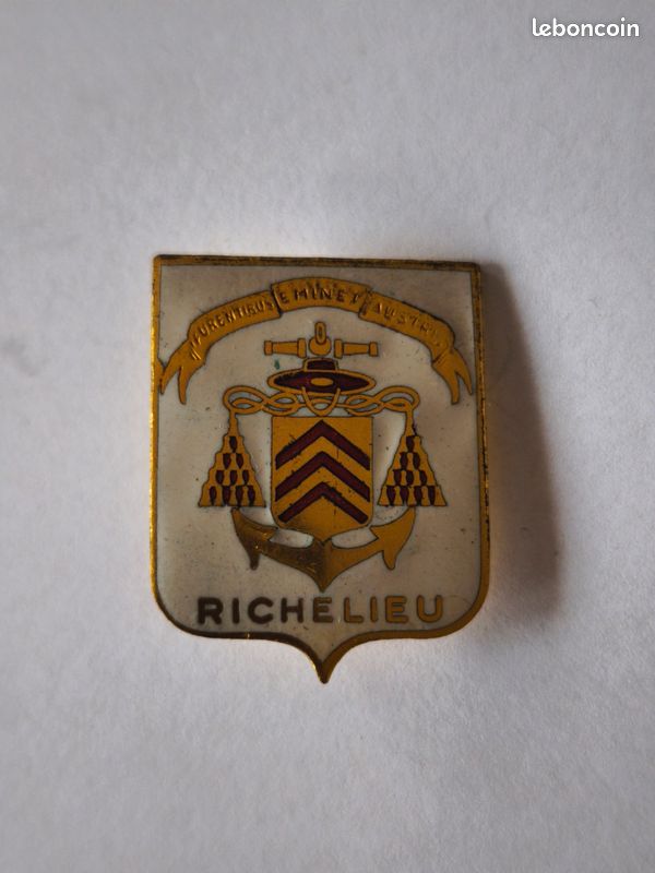 Rare insigne militaire Marine Dragueur Girundia II Augis Lyon