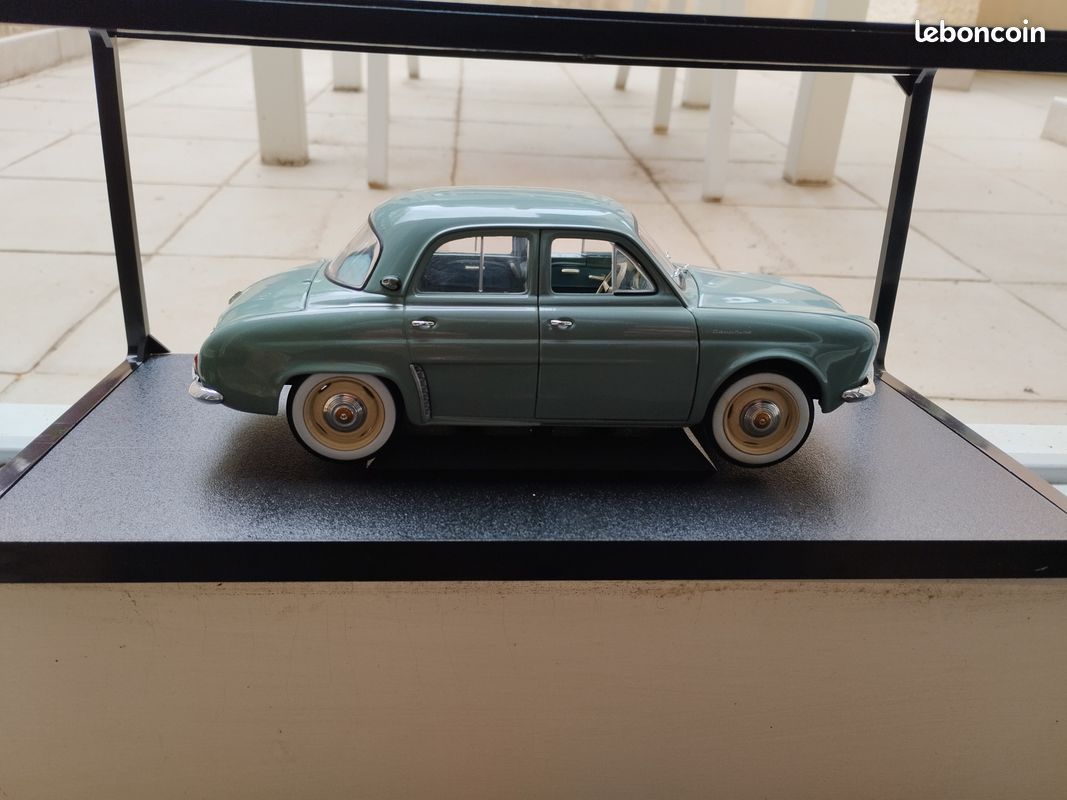 Norev Renault Dauphine 1958 Beige – 1/18 – Métal – Réf 185258 – Modèle Neuf